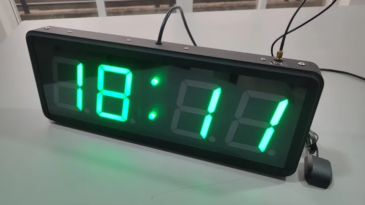 4-inch 4-digit GPS wall clock